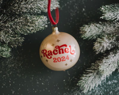 Julgranskula med namn Rachel och stjärnor